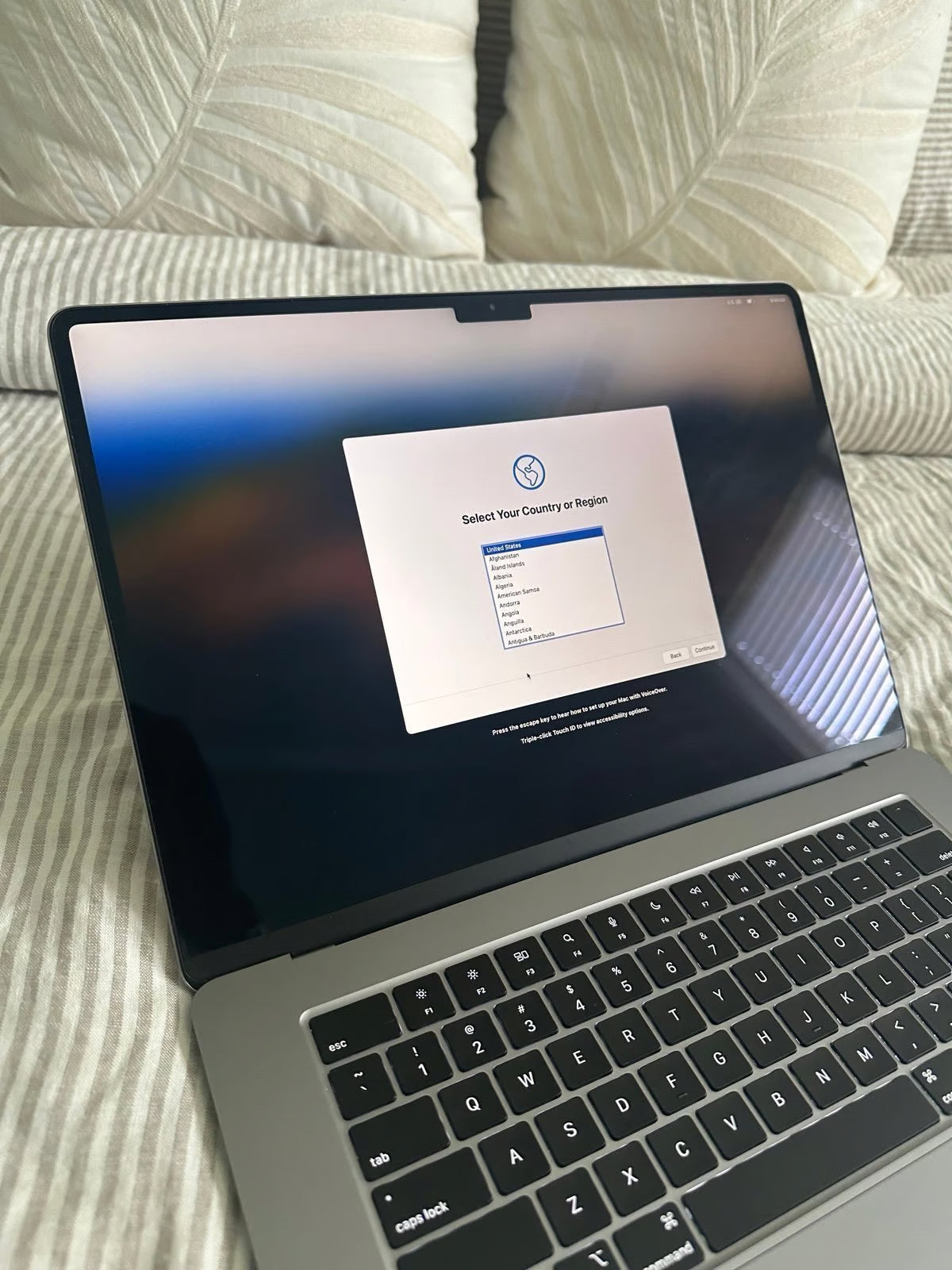 Apple Macbook Air 2023 15in.  M2  256GB SSD 8GB Memory 5G53