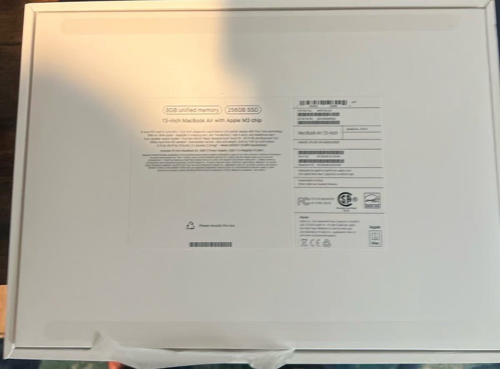 2024 Apple Macbook Air 13in. 8gb 256 SSD 1M57