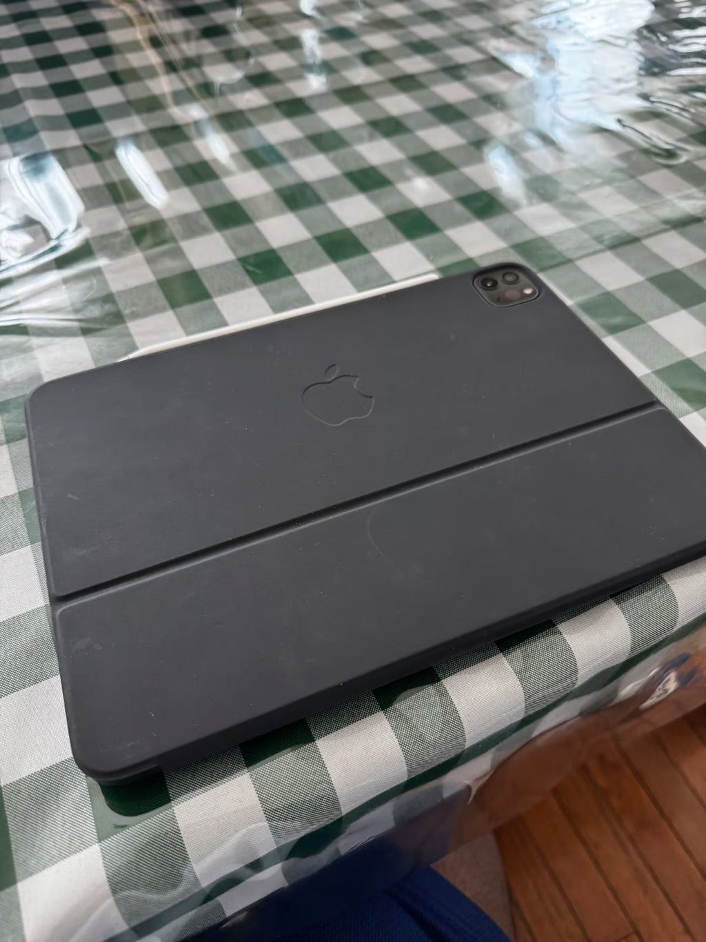 M1 MacBook Pro and 2nd Gen IPad Pro with Apple Folio keyboard & Apple Pencil 2 5D62