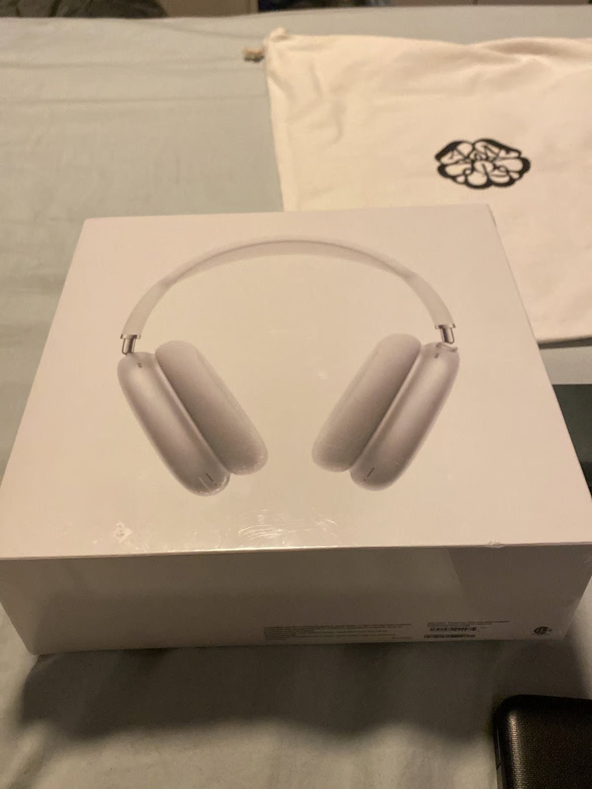 airpods max white & silver 9K55