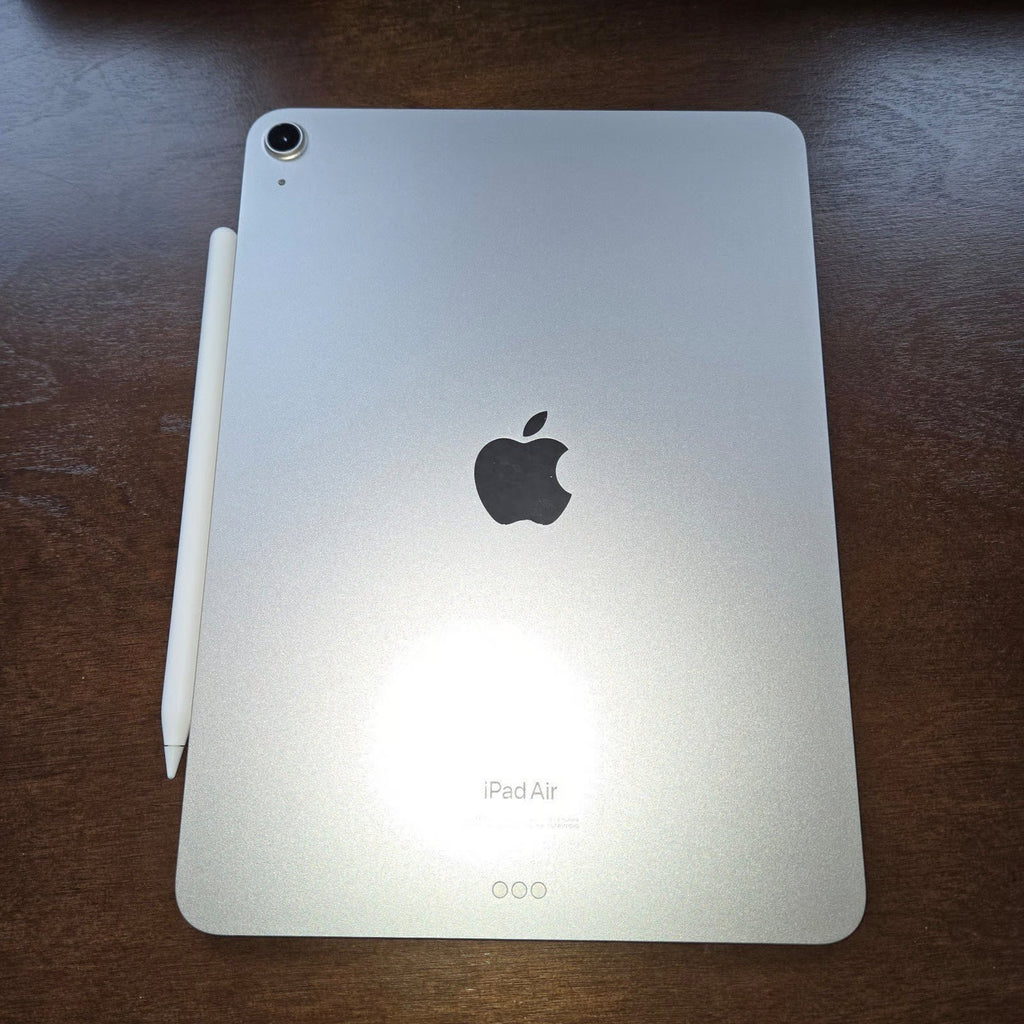 Apple iPad Air 5th Generation 256 GB in Starlight with Apple Pencil 2nd Gen 1P52