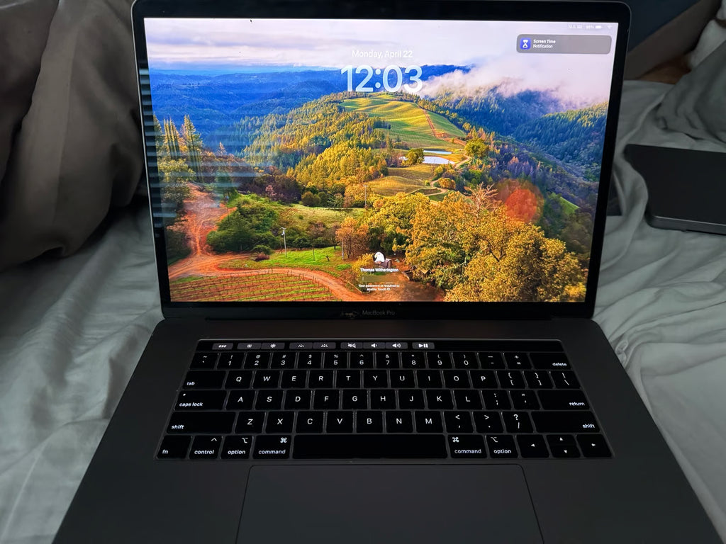 15 inch MacBook Pro 2018 3G59
