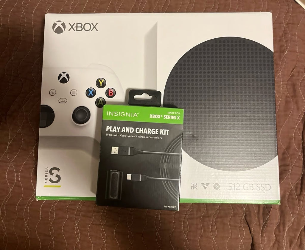 Xbox Series S with play charger kit 1L38