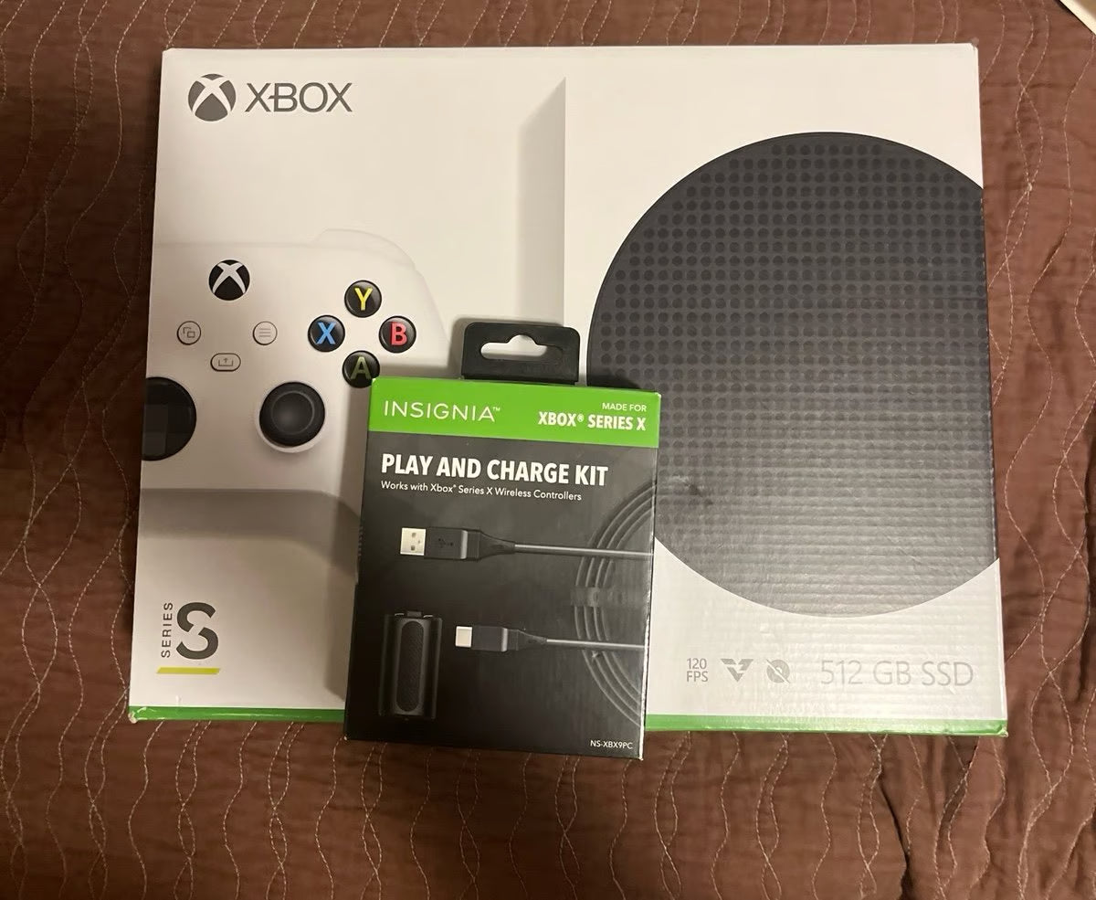 Xbox Series S with play charger kit 1L38
