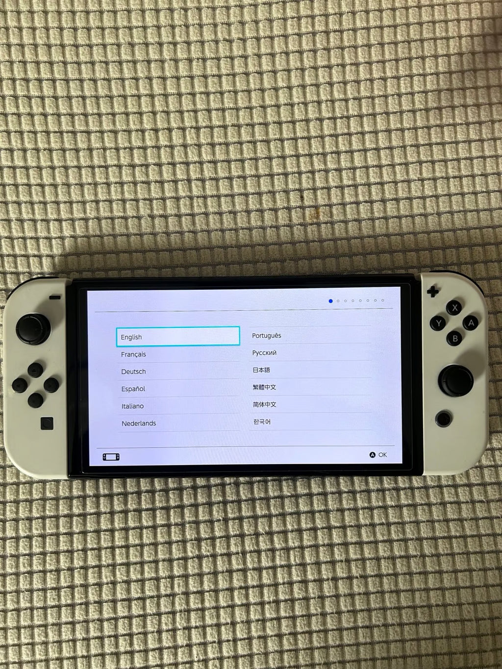 Nintendo switch oled black and white  bundle 2W33