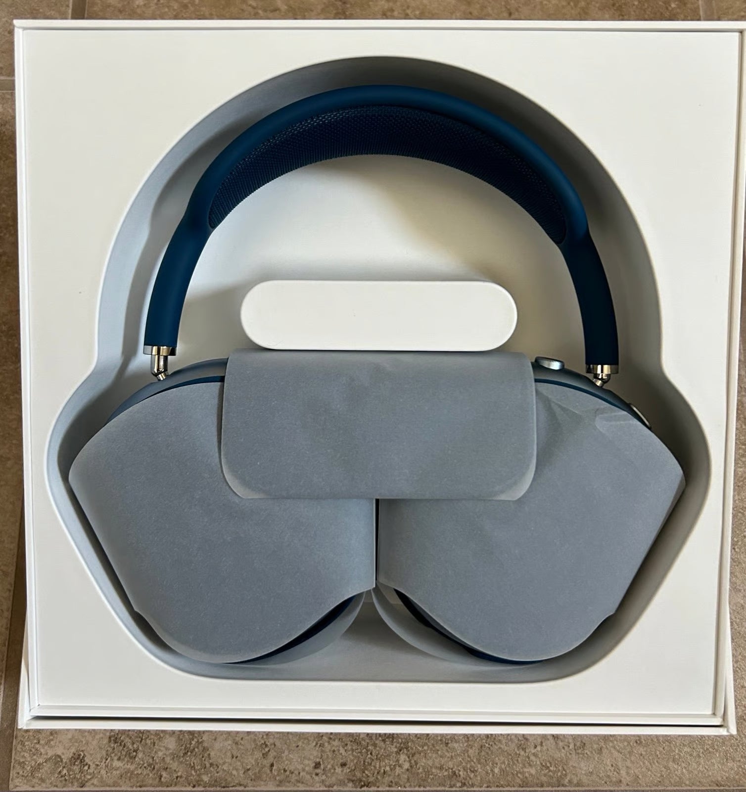 Apple AirPods Max with Smart Case in Sky Blue 2W66