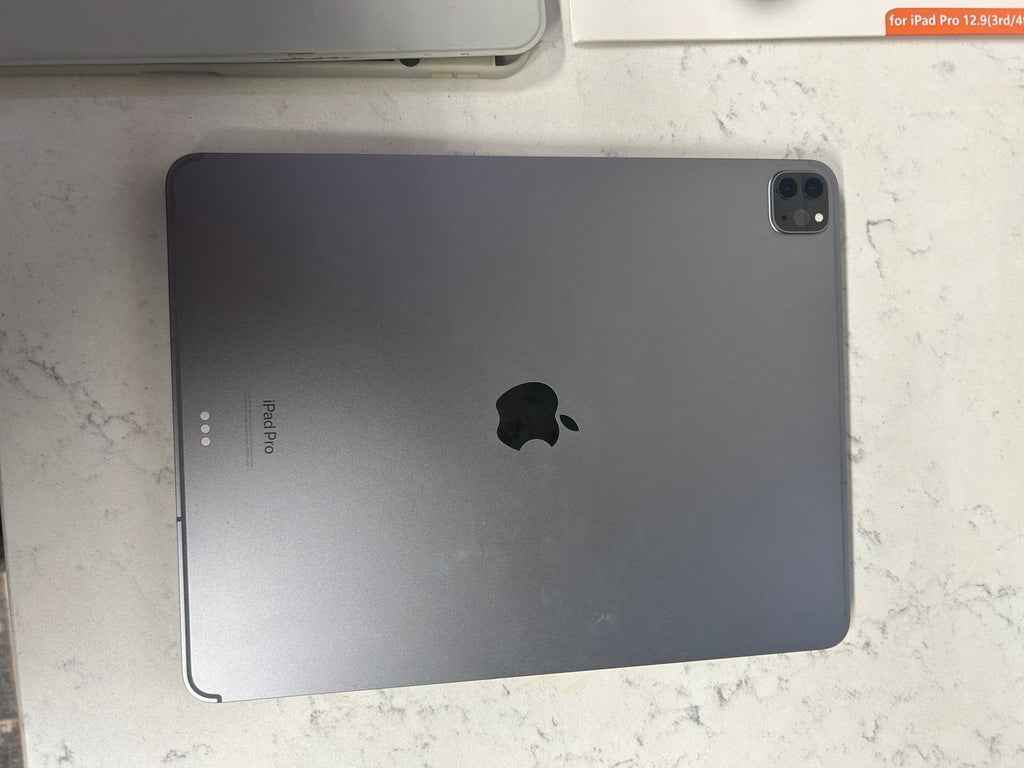 iPad Pro w/ Apple Pencil & Smart Folio Case Bundle (GREAT CONDITION!) 5S76