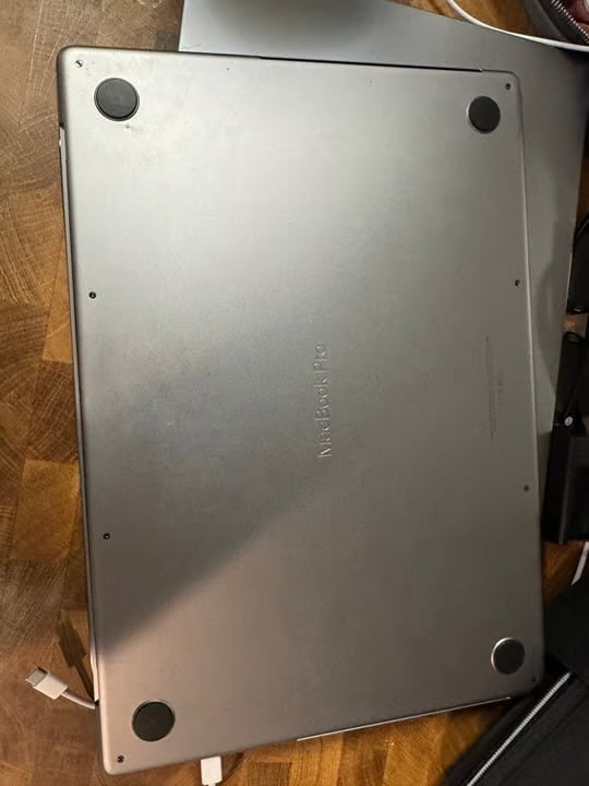 MacBook Pro 16"" Laptop - Apple M1 Pro chip - 16GB Memory - 1TB SSD - Space Gray 2E95