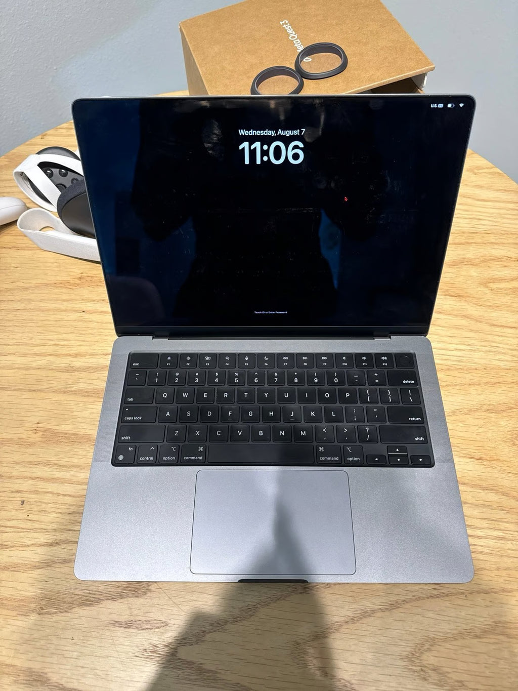 macbook pro 13 2023 m3 5J21
