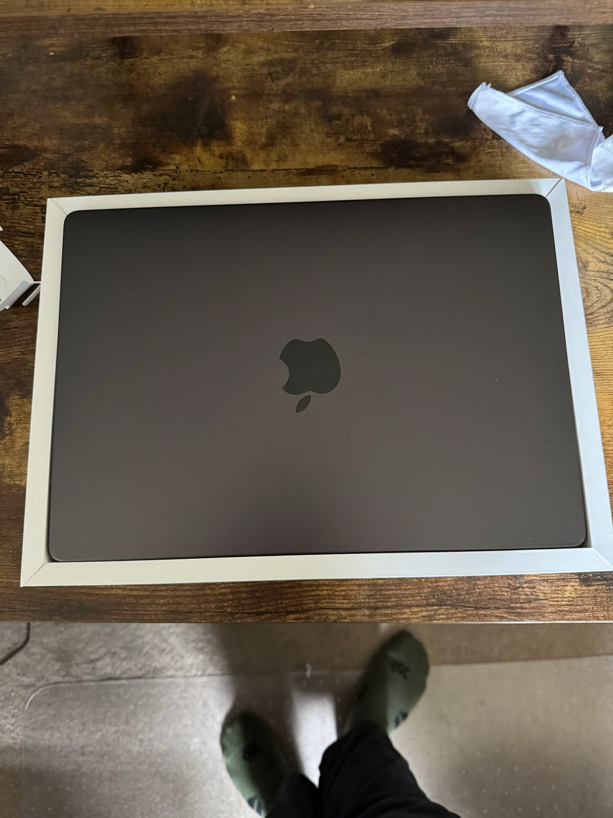 Apple MacBook Pro M3 14鈥?Space Black 18GB RAM 512GB Storage (Barely Used) 1Q58