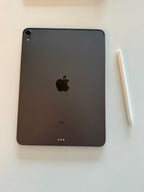 iPad Pro 11�?inch 512GB like new with magic keyboard with Apple Pencil MTXT2LL/A 5K67