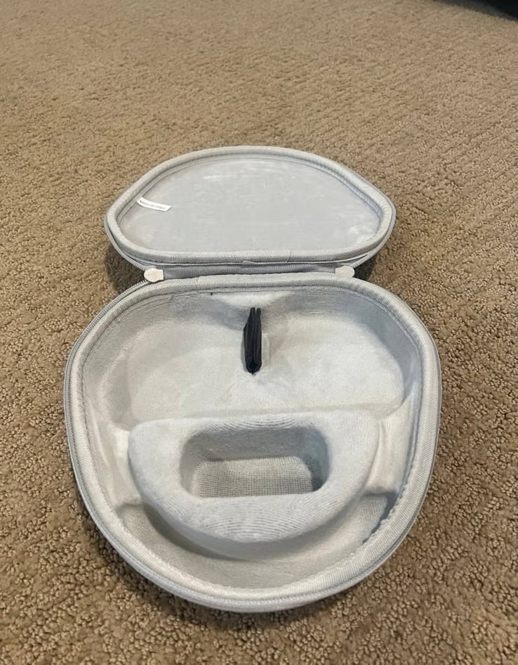 Apple AirPods Max with Smart Case in Silver 9F57