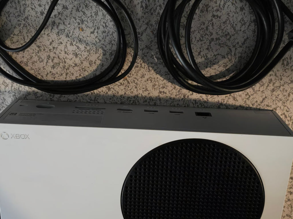 Xbox Series S 1 Tb & External Hard drive 1 tb 8M51