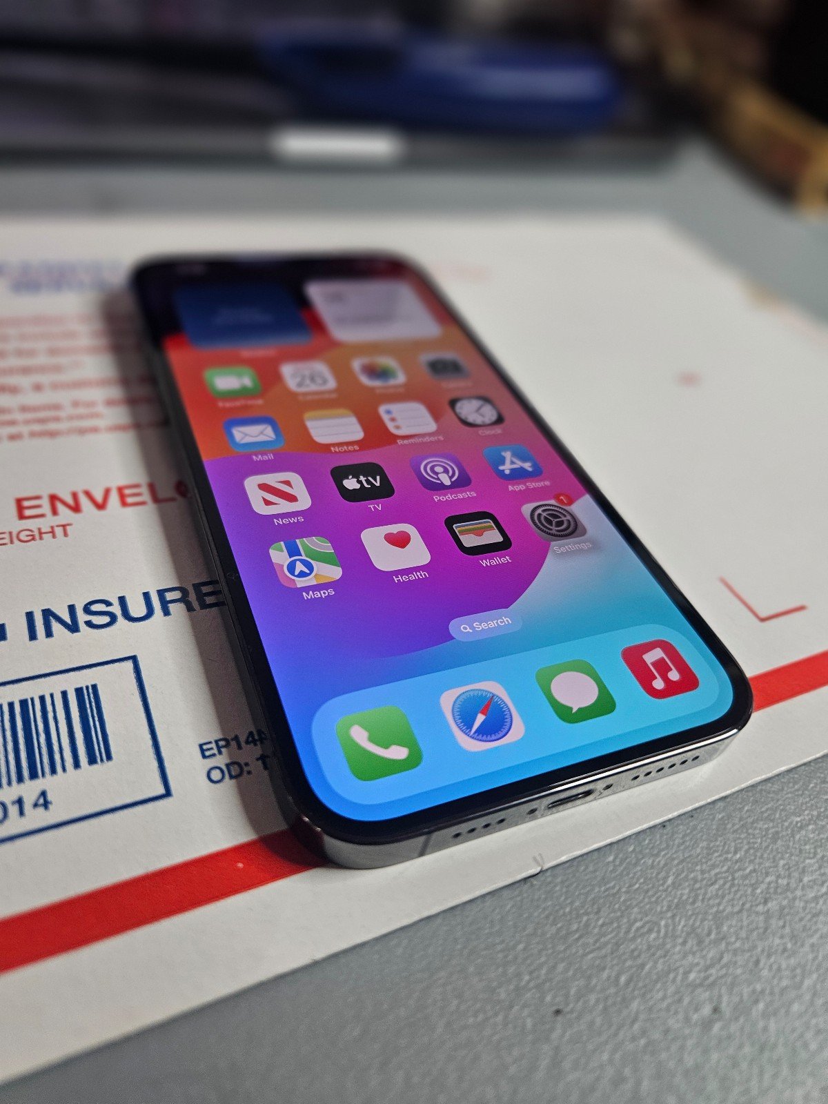 Iphone 13 pro max 256 att and cricket 7W13