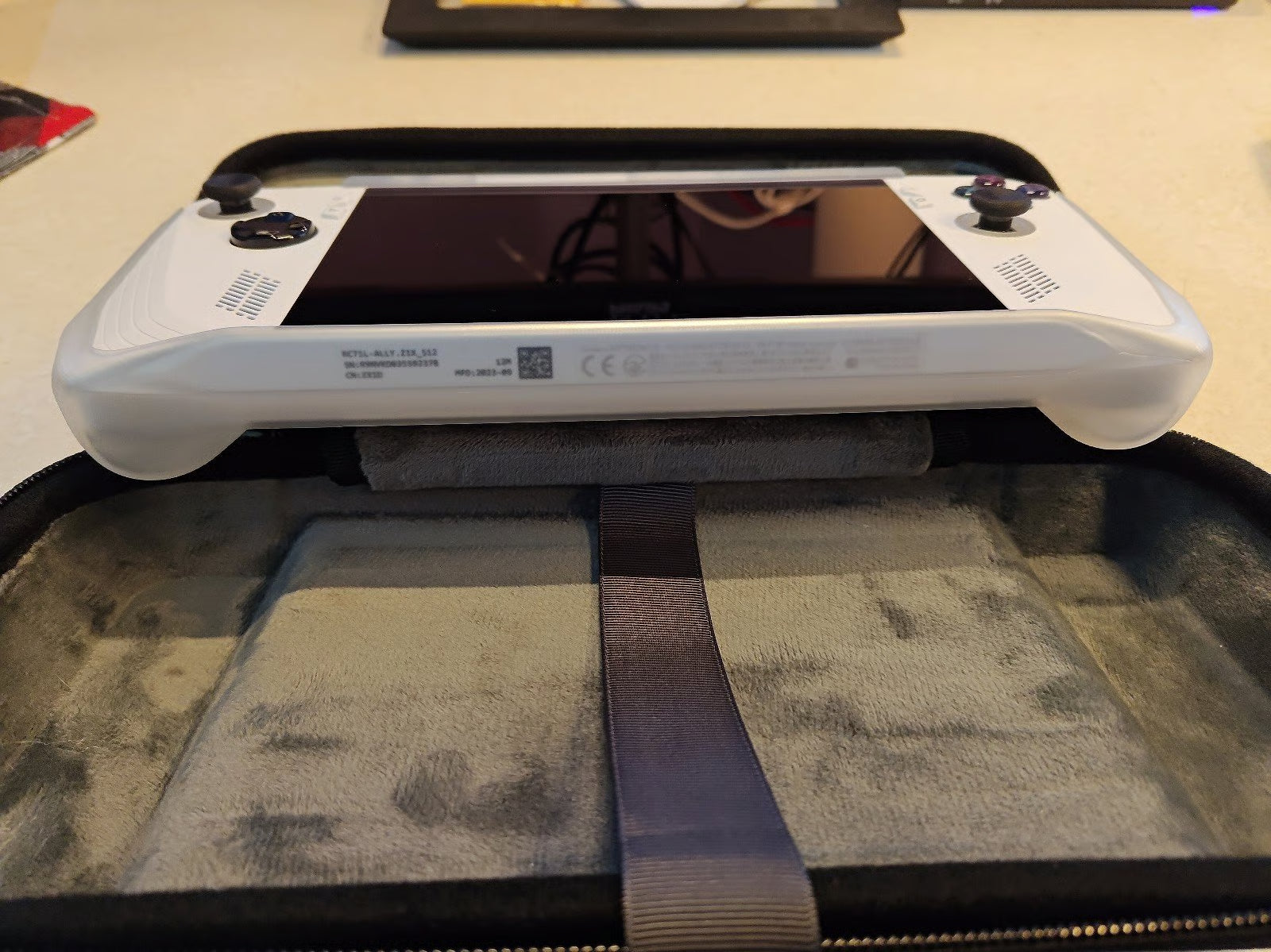 ASUS rog ally z1 extreme 5D32