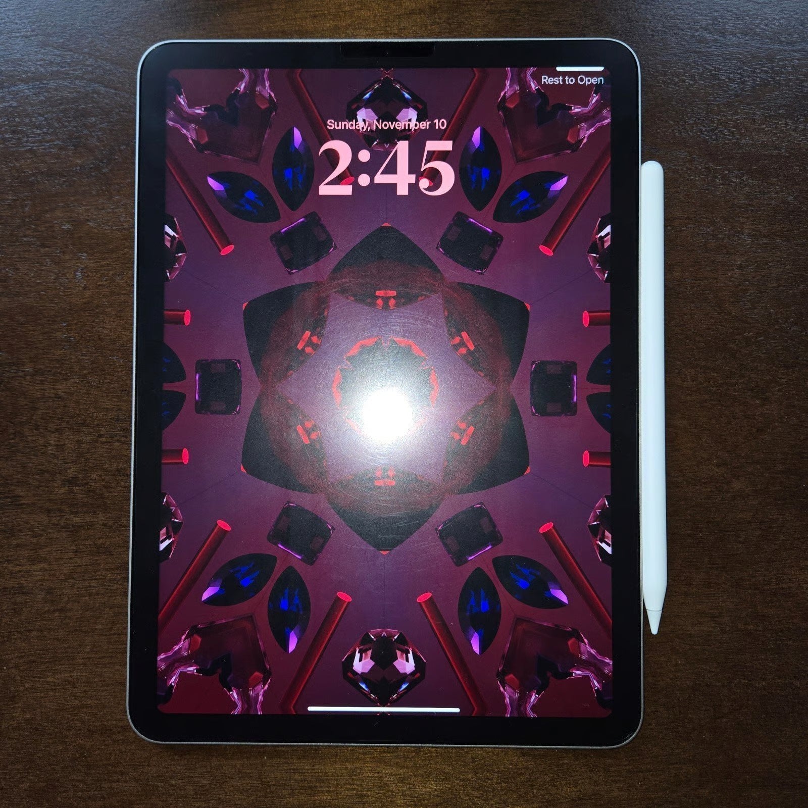 Apple iPad Air 5th Generation 256 GB in Starlight with Apple Pencil 2nd Gen 1P52