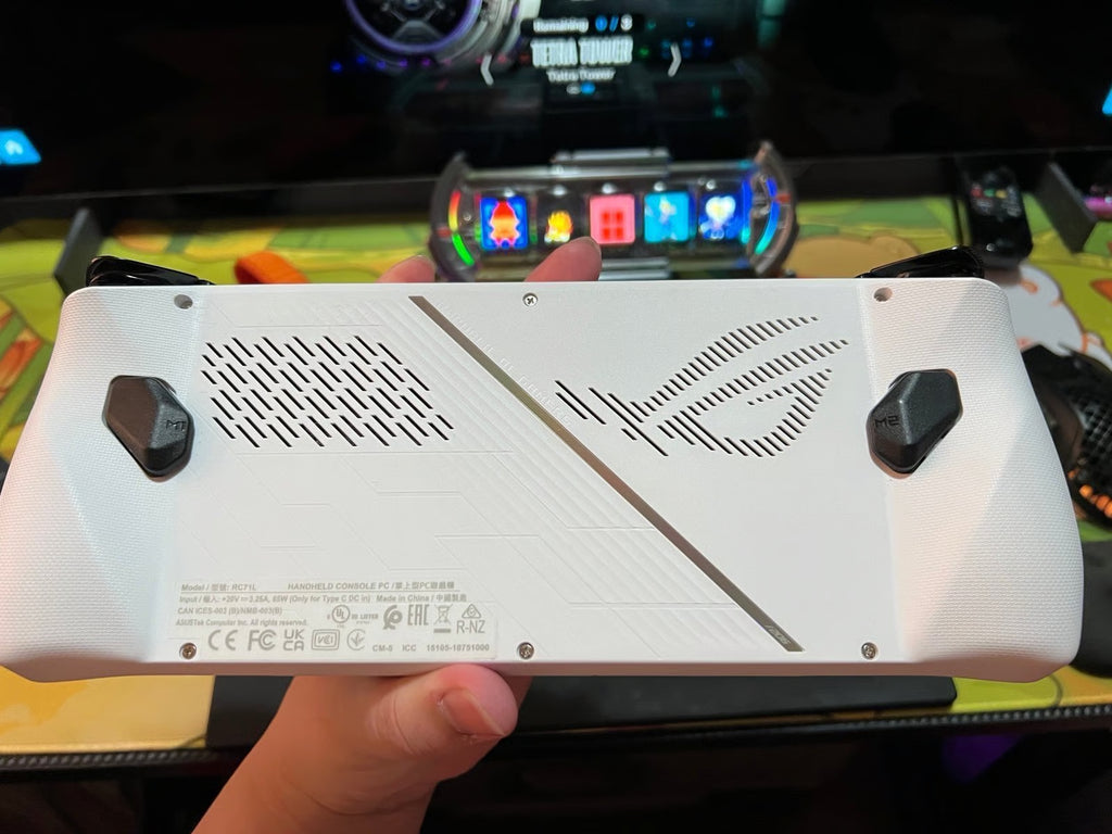 Asus ROG Ally Z1 Extreme w/ Case and travel case 7P15