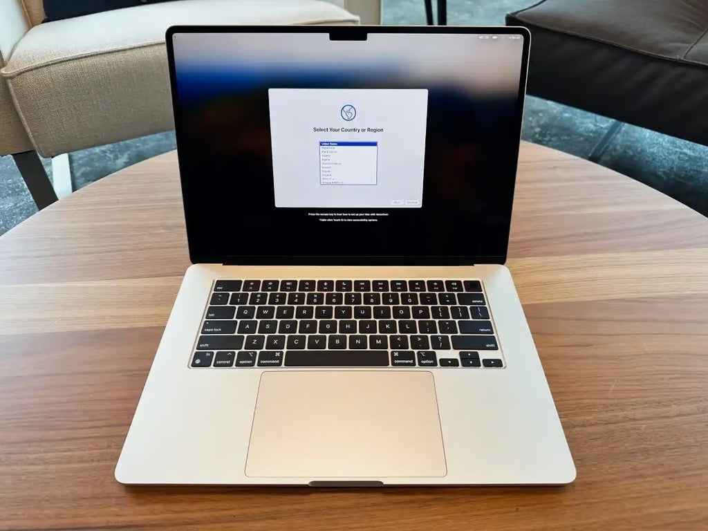 2023 Apple Macbook Air M2 15in.  Starlight. 3L13