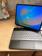 iPad Pro 12.9�?screen 6th generation 9M31