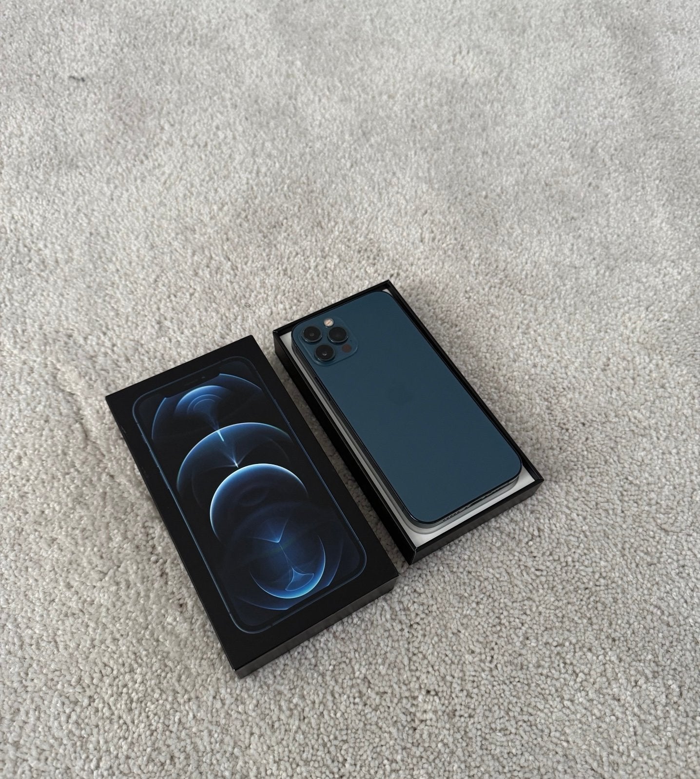 iPhone 12 Pro - Pacific Blue - 256GB - Unlocked 3L11