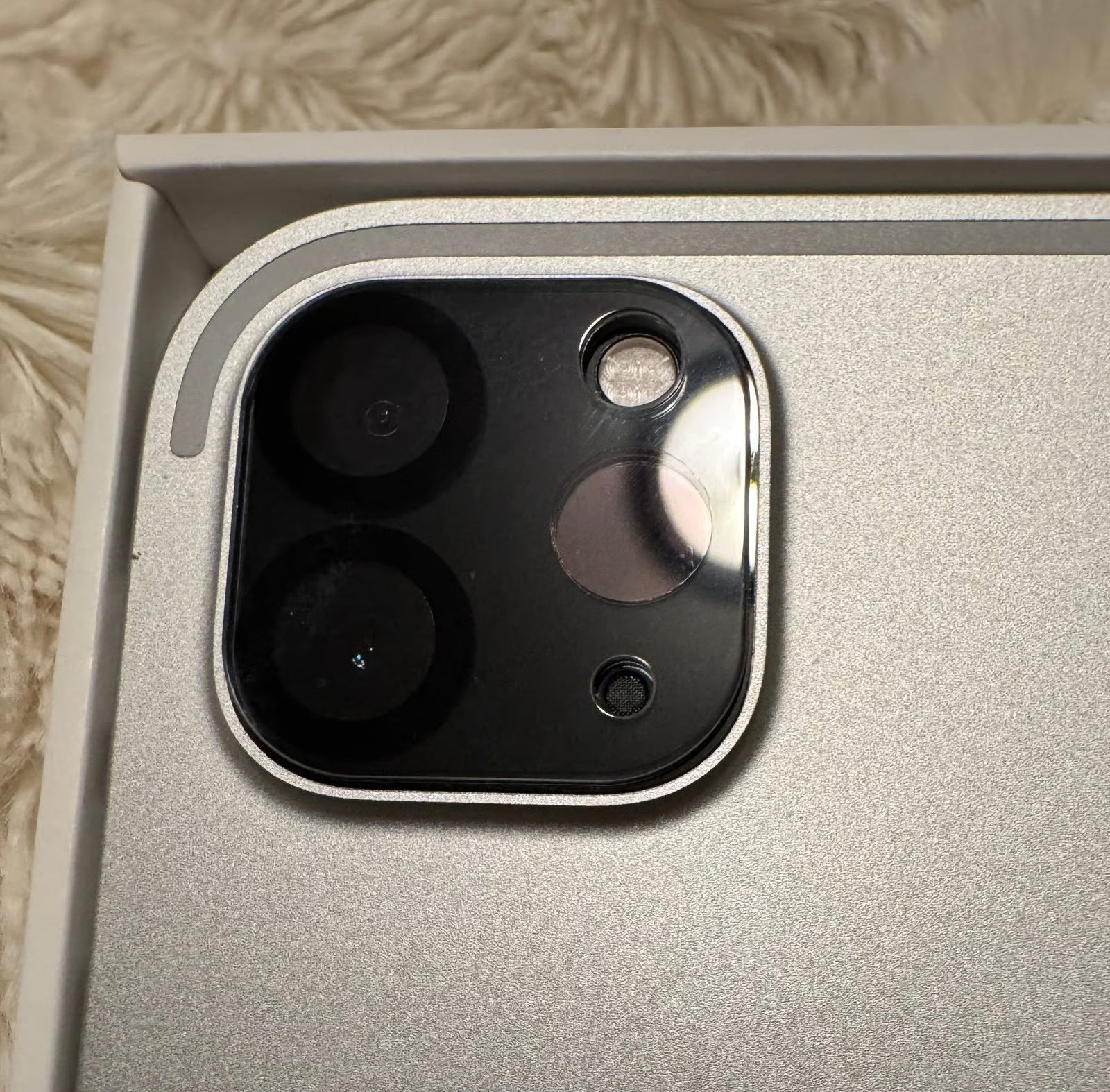 Apple iPad Pro 5th Generation 12.9-inch 256GB WIFI Silver Gray 6R62