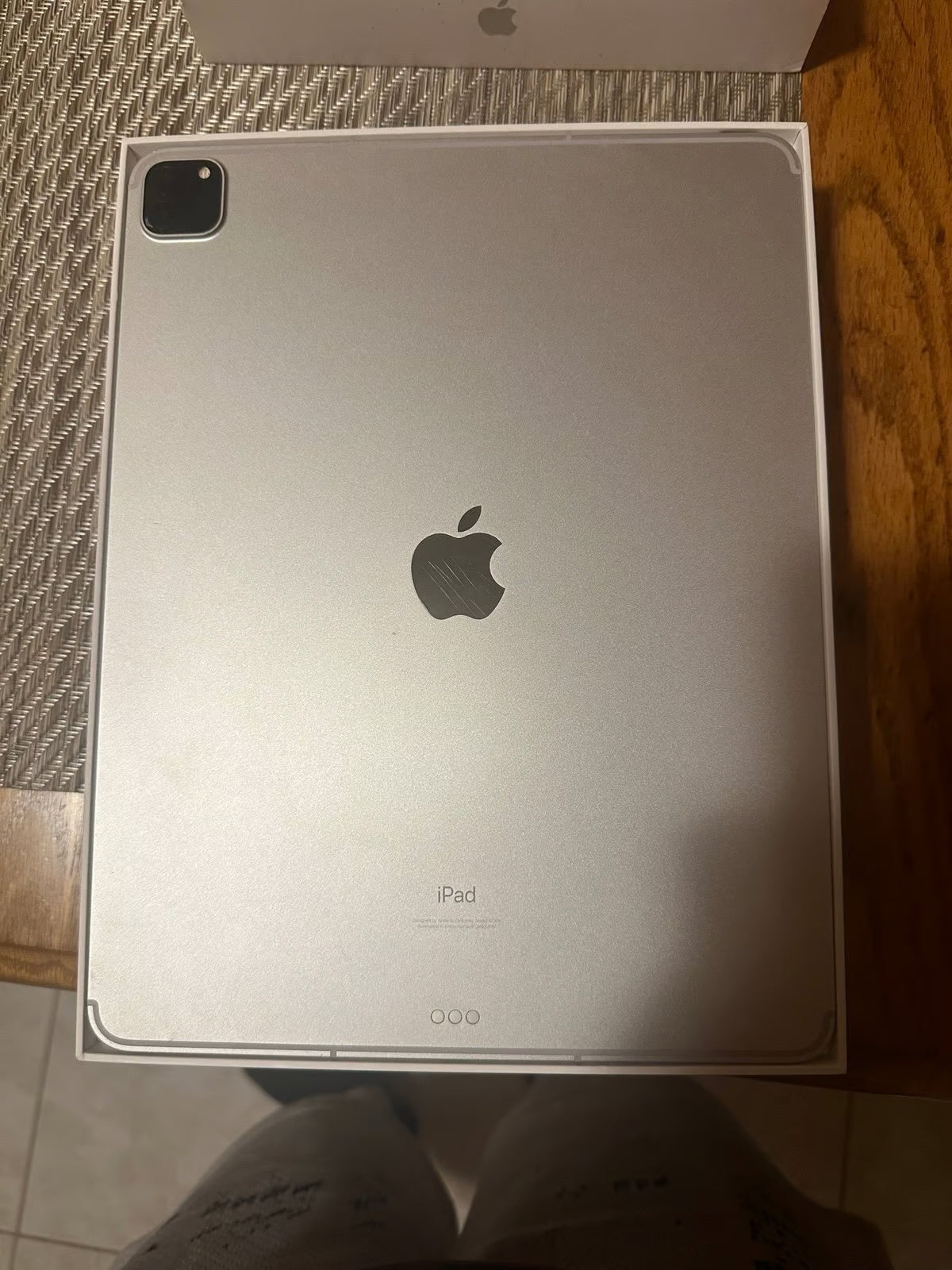 Apple iPad Pro 5th Generation 128 GB 12.9 inches (UNLOCKED) 8O37