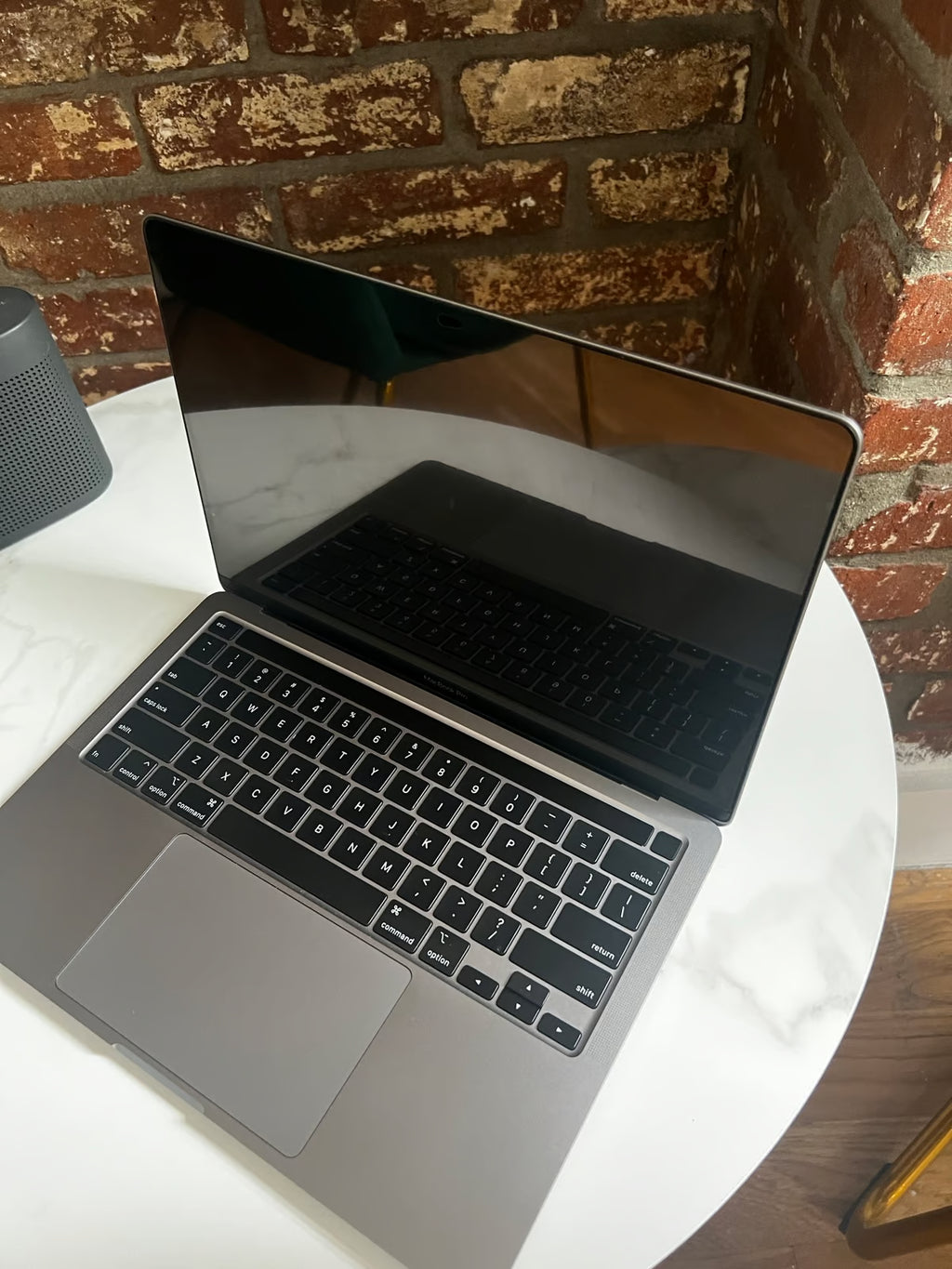 macbook pro 2020 1TB storage 3G13