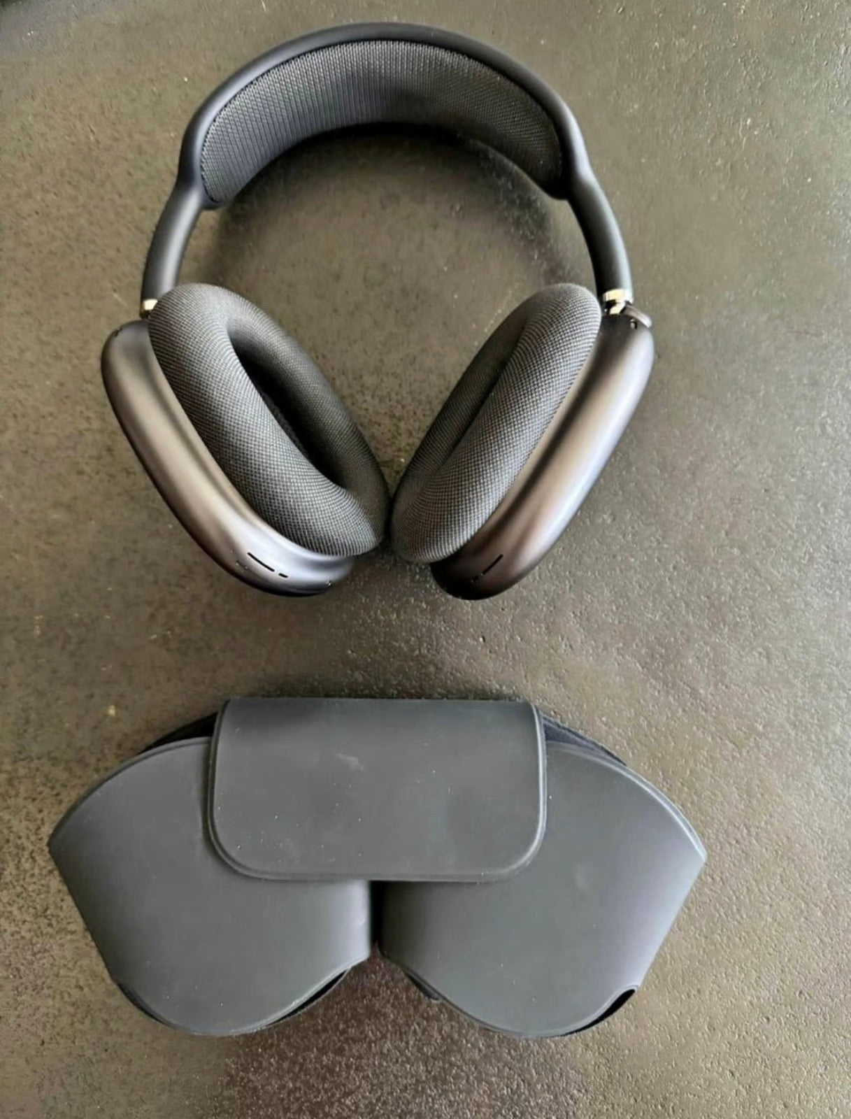Apple AirPods Max in Space Gray 2E62