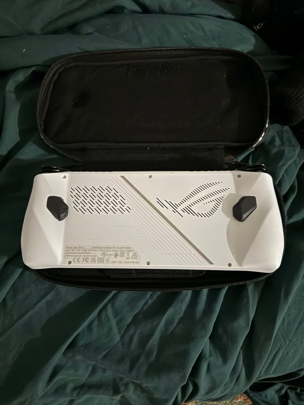 ASUS rog ally z1 extreme 1J23