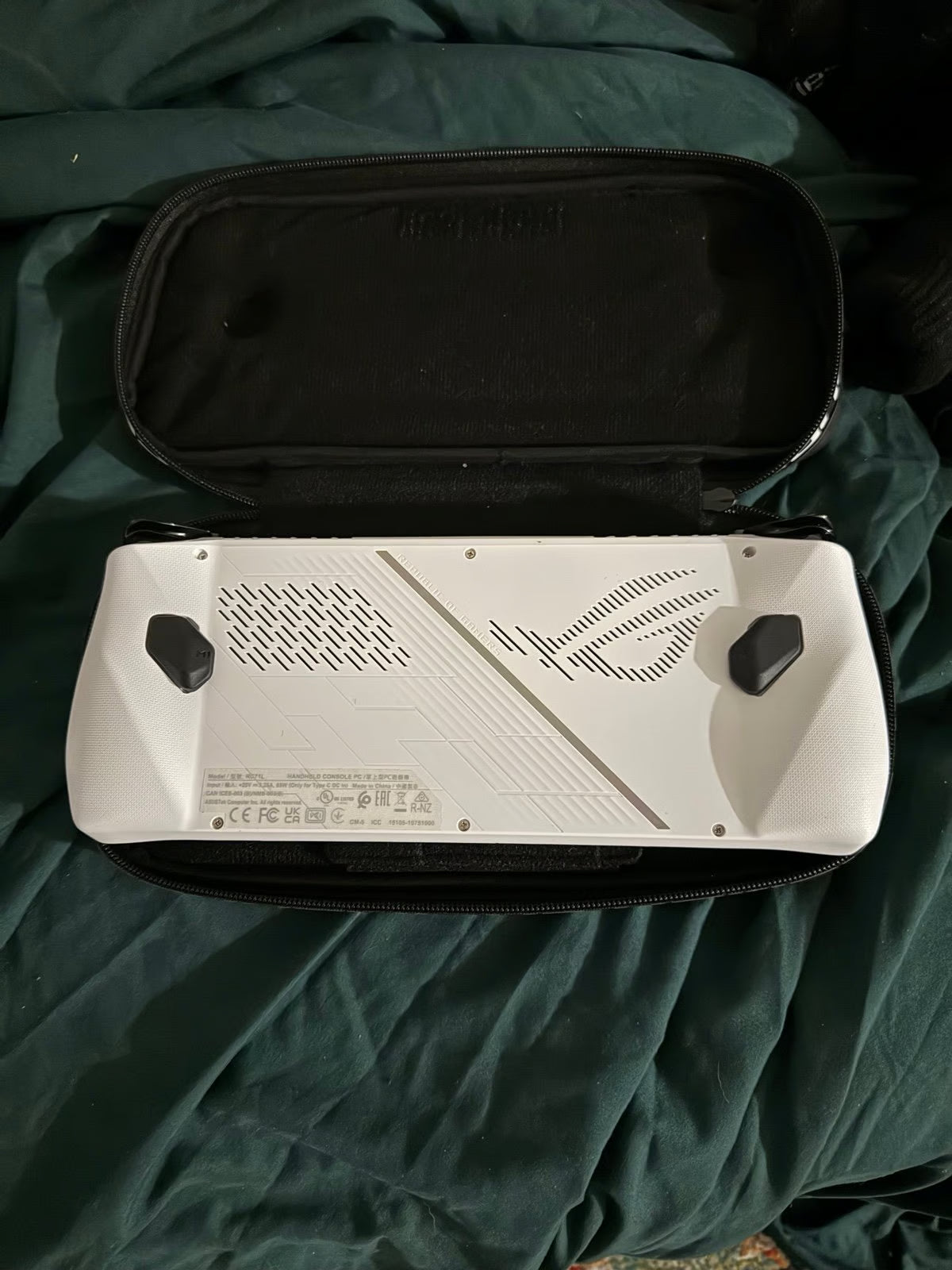 ASUS rog ally z1 extreme 1J23