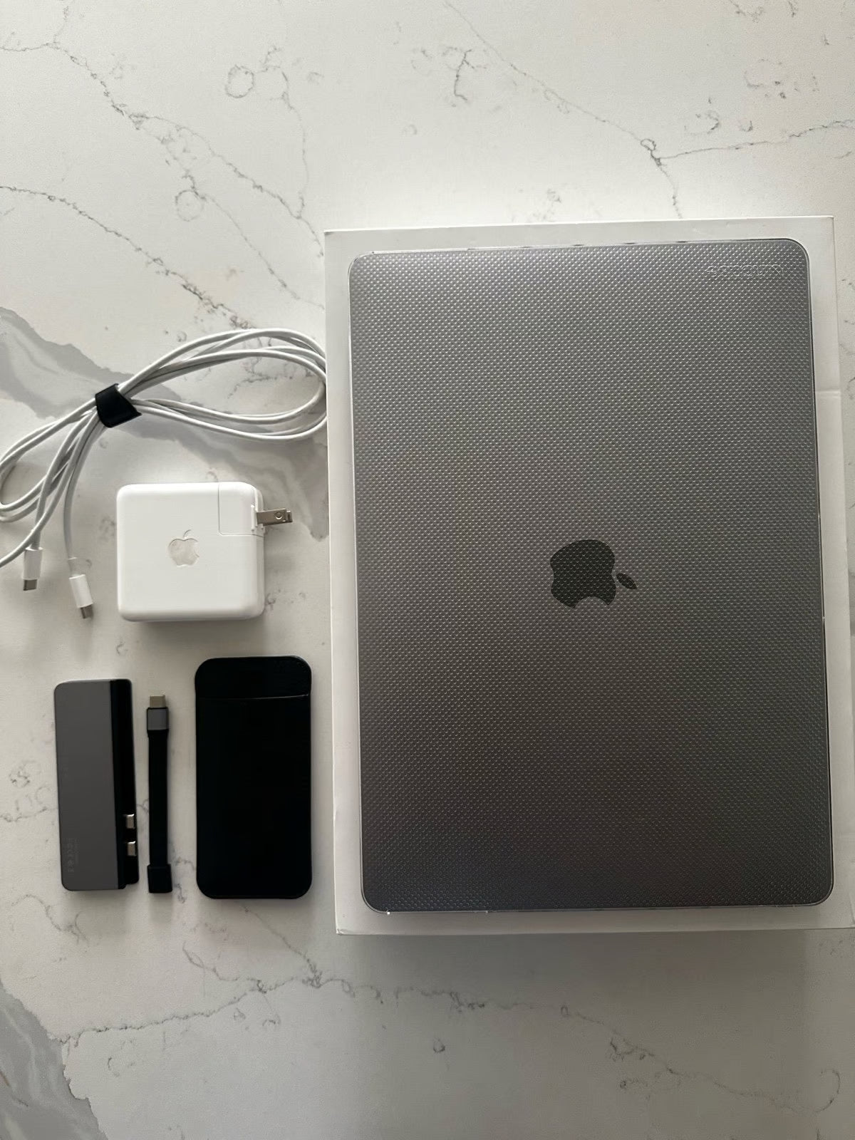 2020 MacBook Pro 13in 8Z77