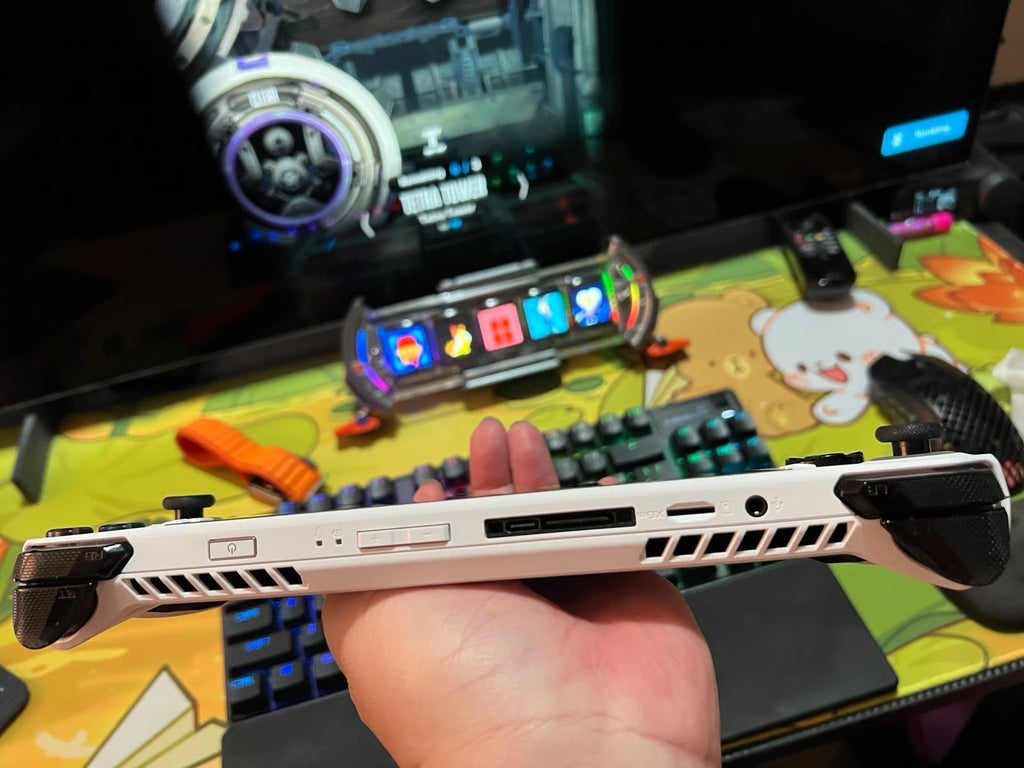 Asus ROG Ally Z1 Extreme w/ Case and travel case 7P15