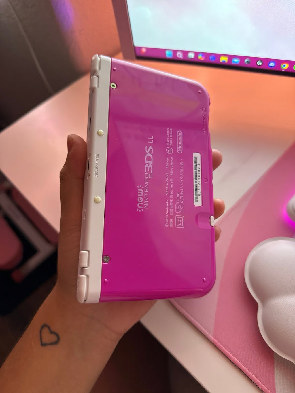 New Nintendo 3DS XL in Pink w/ 256gb sd card