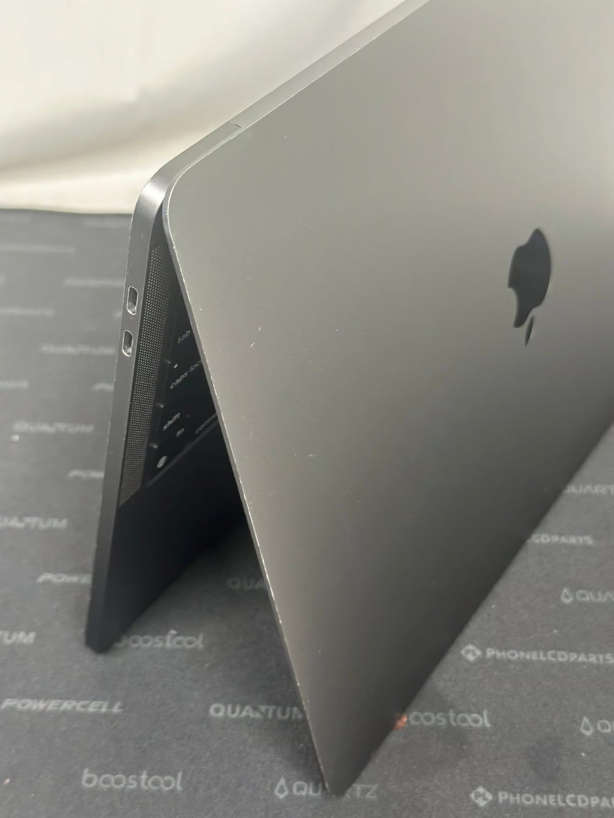 Apple Macbook Pro 13in.  M1 3.2 GHz  512GB SSD 16gb ram 5G78