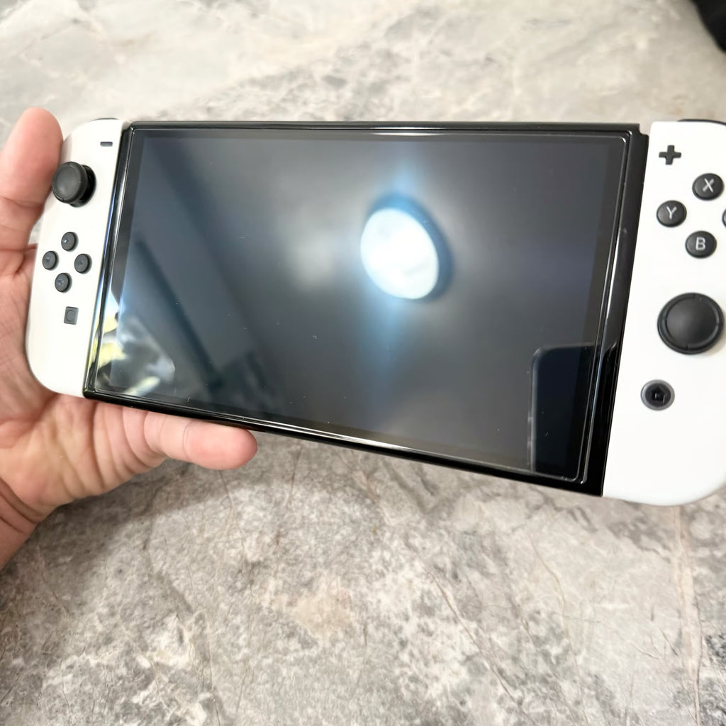 Nintendo Switch OLED White Bundle 6R11