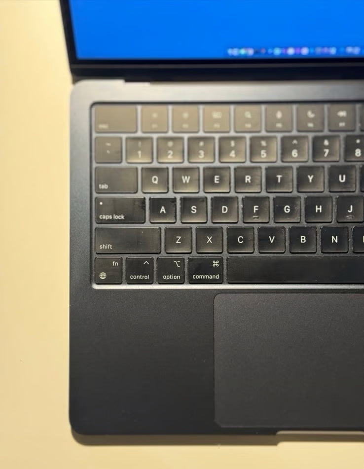 Apple MacBook Air m2 13in 3A53