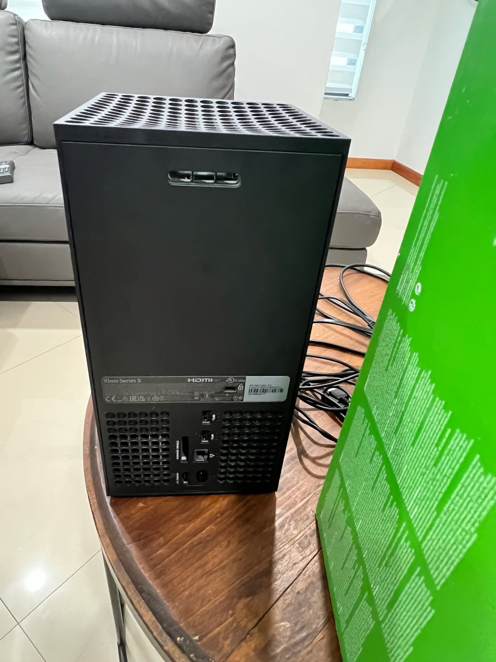 Xbox series x with Xbox pro controller 6J17