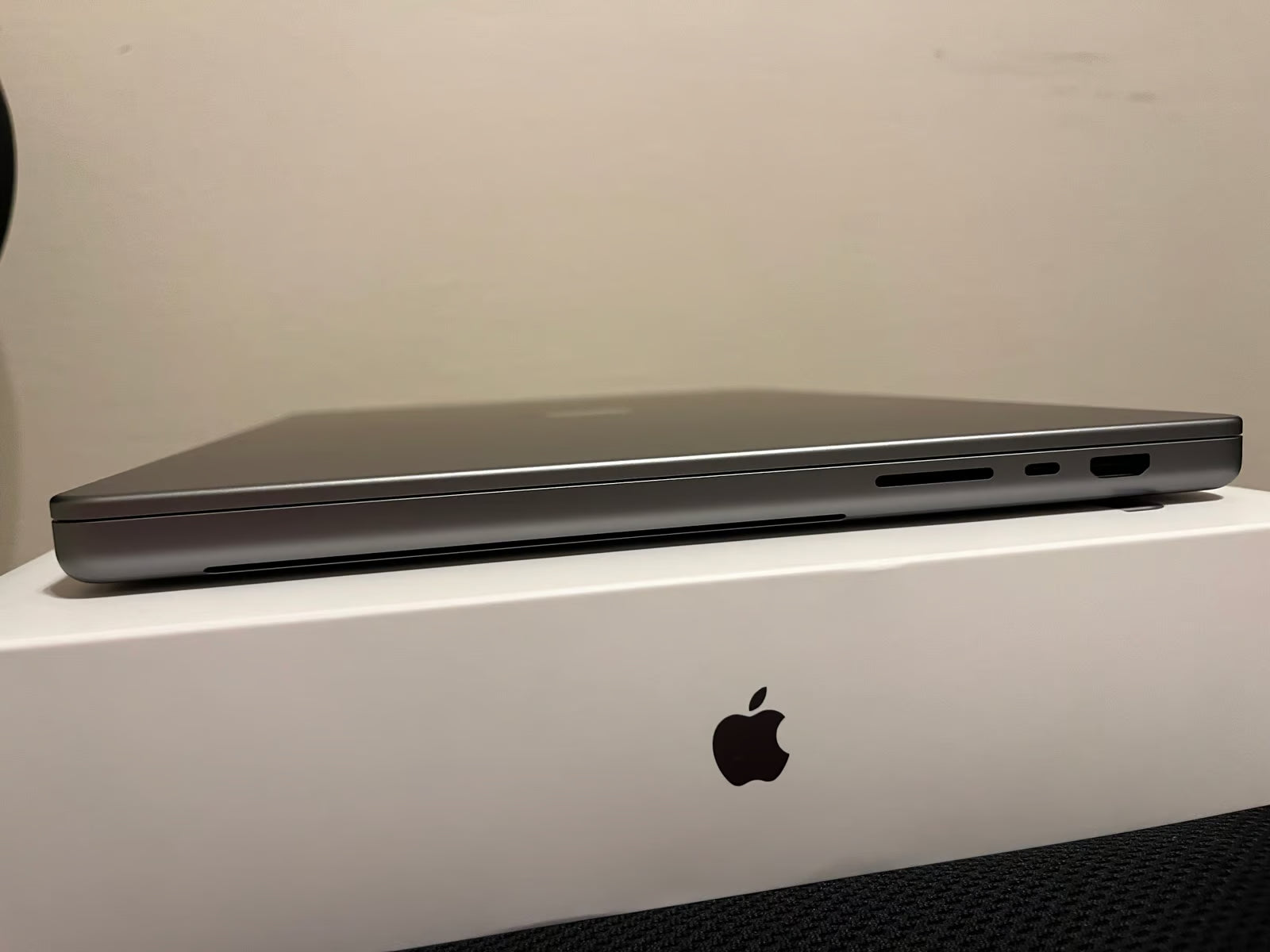 MacBook Pro 16"" Laptop Apple M1 Pro chip 16GB Memory 1TB SSD 7Y77