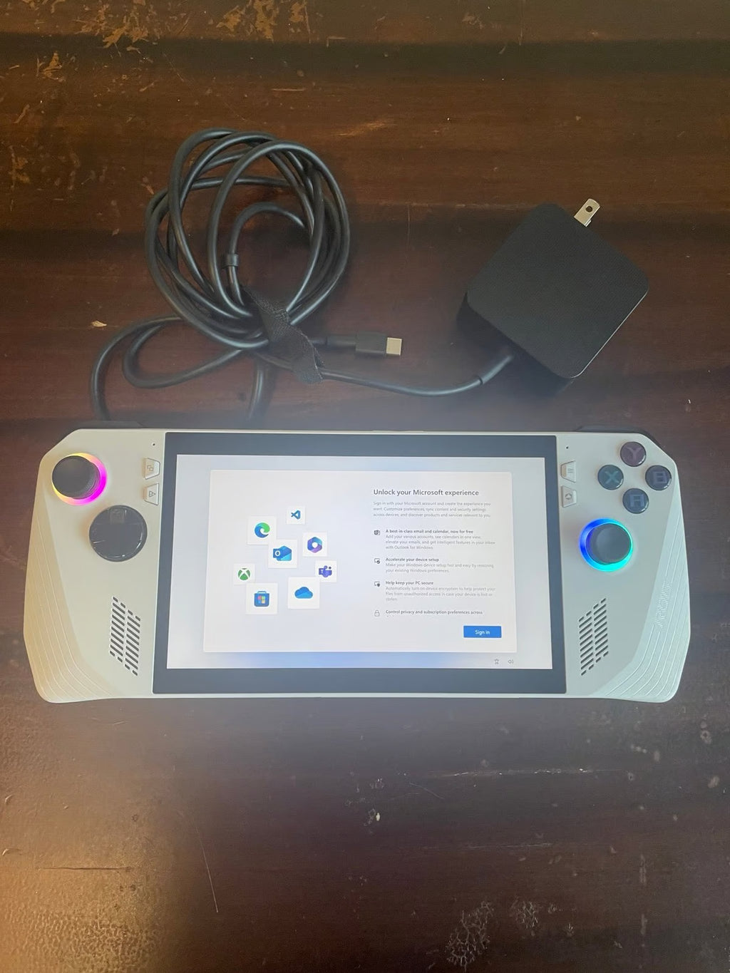 ASUS rog ally z1 extreme 8K29