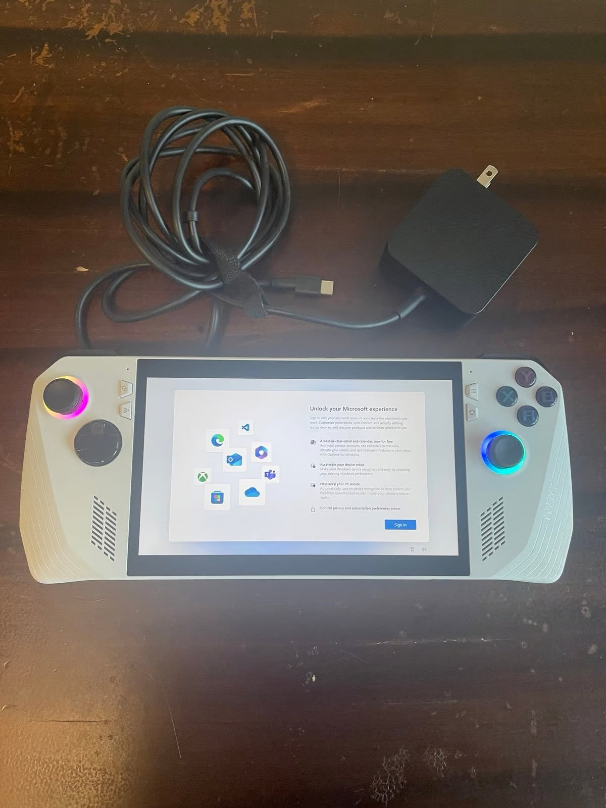 ASUS rog ally z1 extreme 8K29