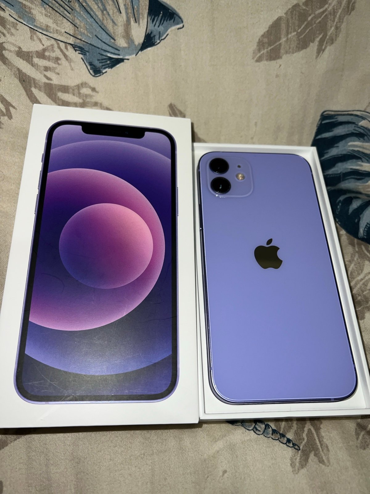 Apple iPhone 12 64 GB in Purple( Unlocked ) 2Z97