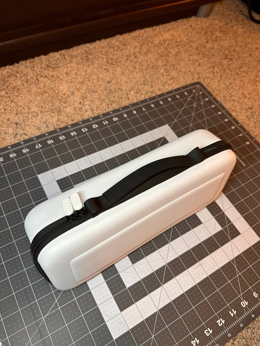 PlayStation portal remote player with case - only about 6 hours of use 7V89