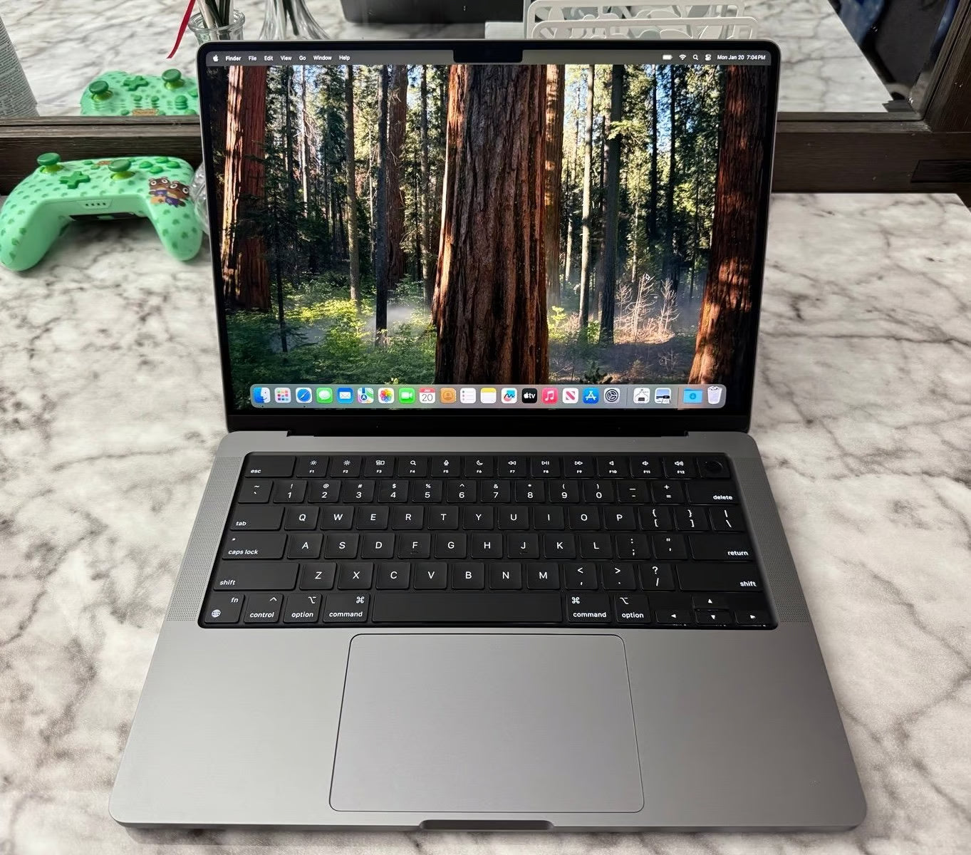 2021 14鈥?MacBook Pro - M1 Pro // 32GB RAM // 512GB AppleCare+ 8R33