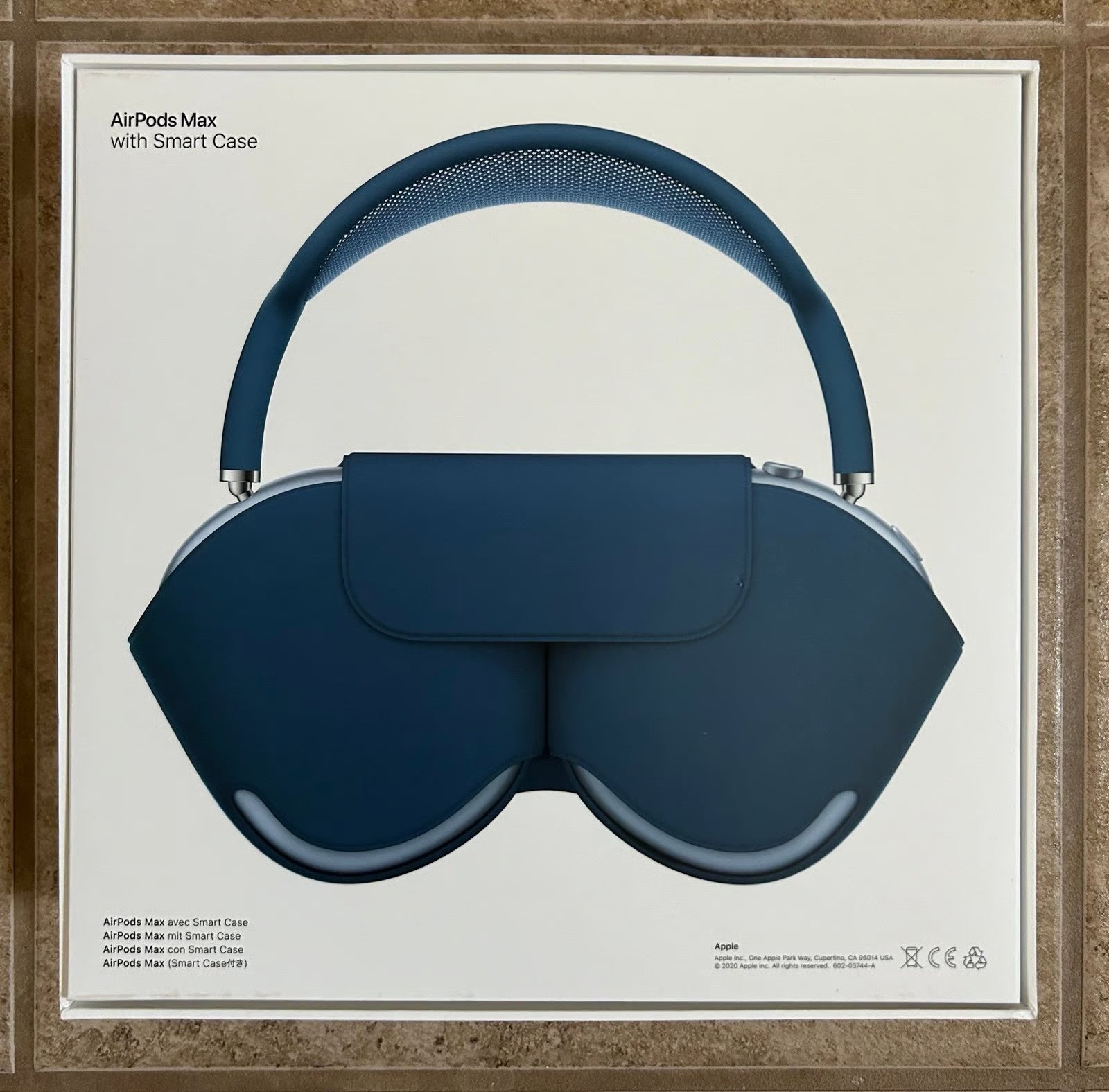 Apple AirPods Max with Smart Case in Sky Blue 2W66