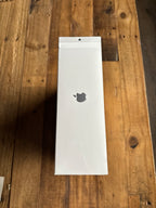 AirPods MAX silver with white headband  and Smart Case 7A11