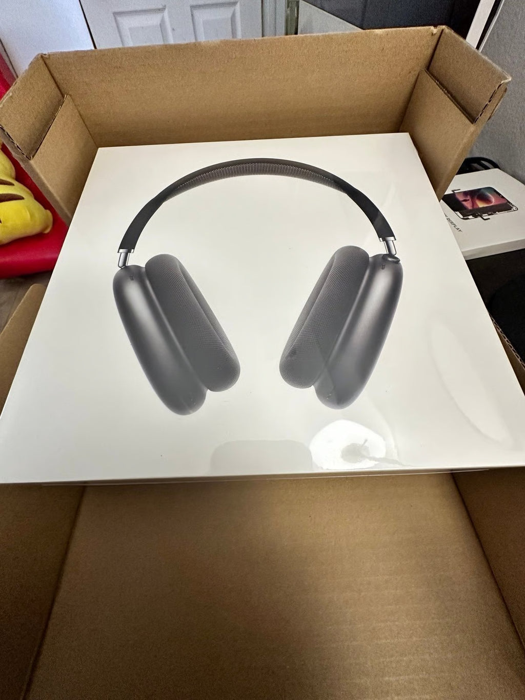 Brand New. Never Opened . Sealed. Apple AirPods Max with Smart Case 1N39