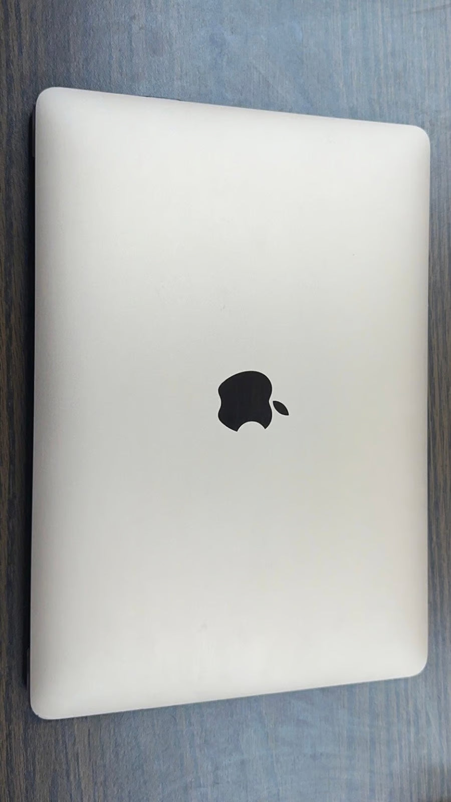 Gold 2020 MacBook Air M1 13in (like new) 512gb 5P85