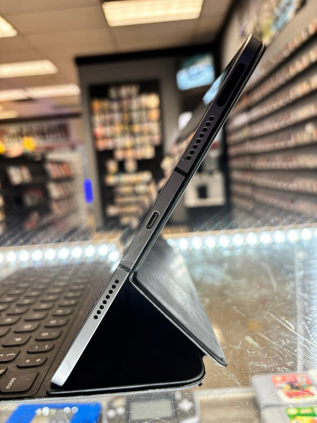 Apple iPad Pro 11�?3rd Gen Space Gray 128GB Cellular+WIFI Apple Smart Keyboard 8K83