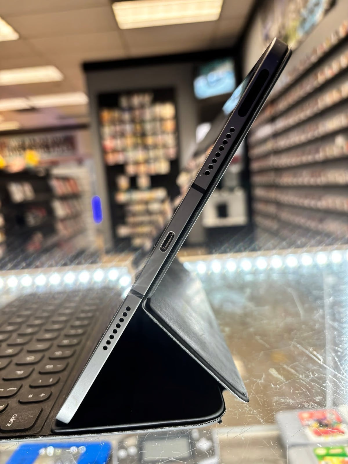 Apple iPad Pro 11�?3rd Gen Space Gray 128GB Cellular+WIFI Apple Smart Keyboard 8K83