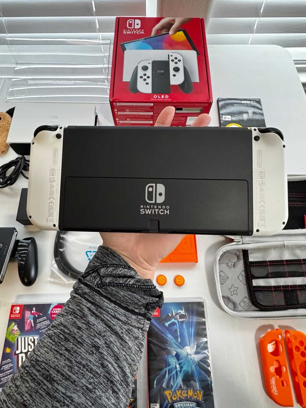 Nintendo Switch oled bundle lot set with 3 games and more 2A88